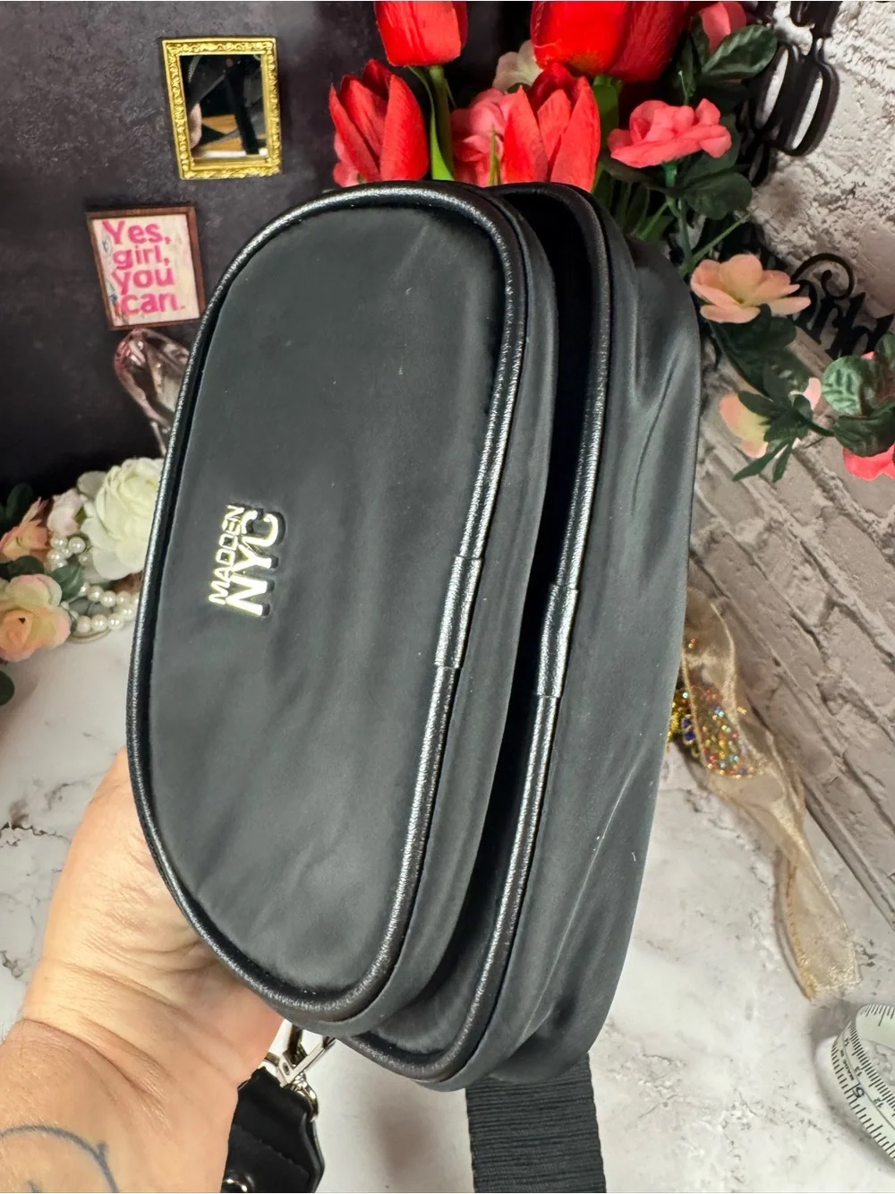 Steve Madden compact black